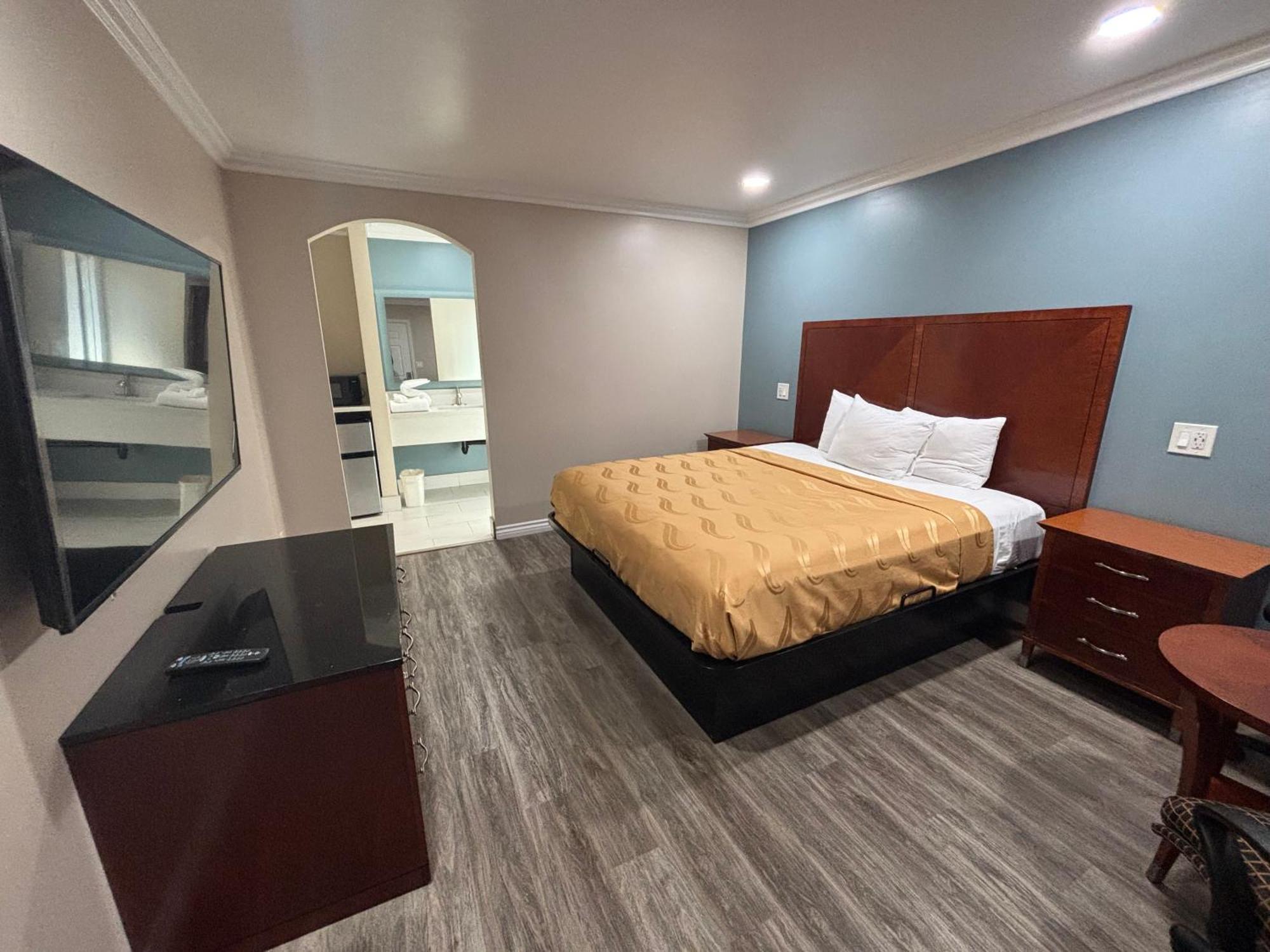 Economy Inn - Burbank Airport — Photos 1